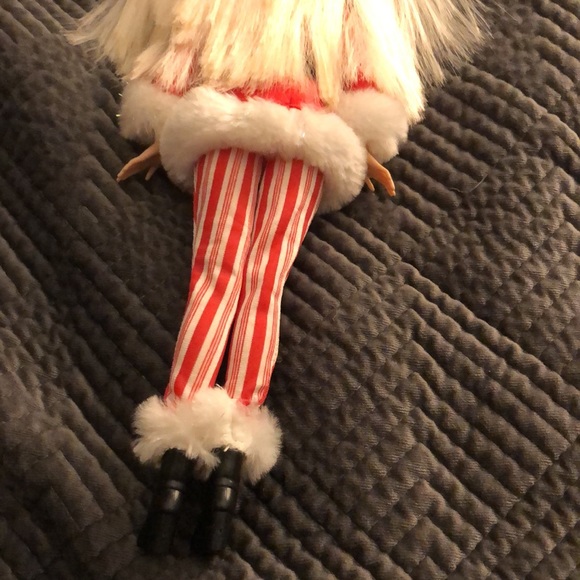 1999 Santa’s Helper Barbie - Picture 7 of 9